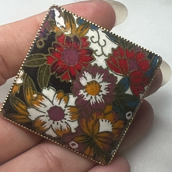 SOLD Vintage Floral Enamel Brooch Square Gold Tone Wildflower Pin - Picture 3 of 6